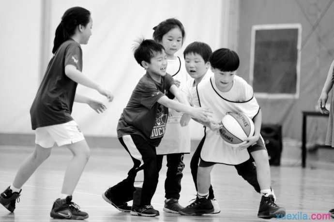 小学生打篮球对身体的好处